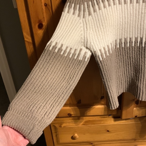 Super cozy size L sweater - Picture 3 of 6